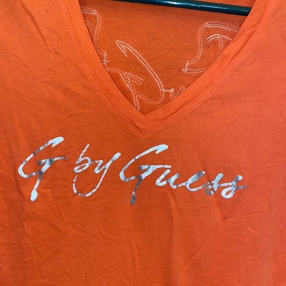 Guess v-neck tee size xs - Picture 4 of 5